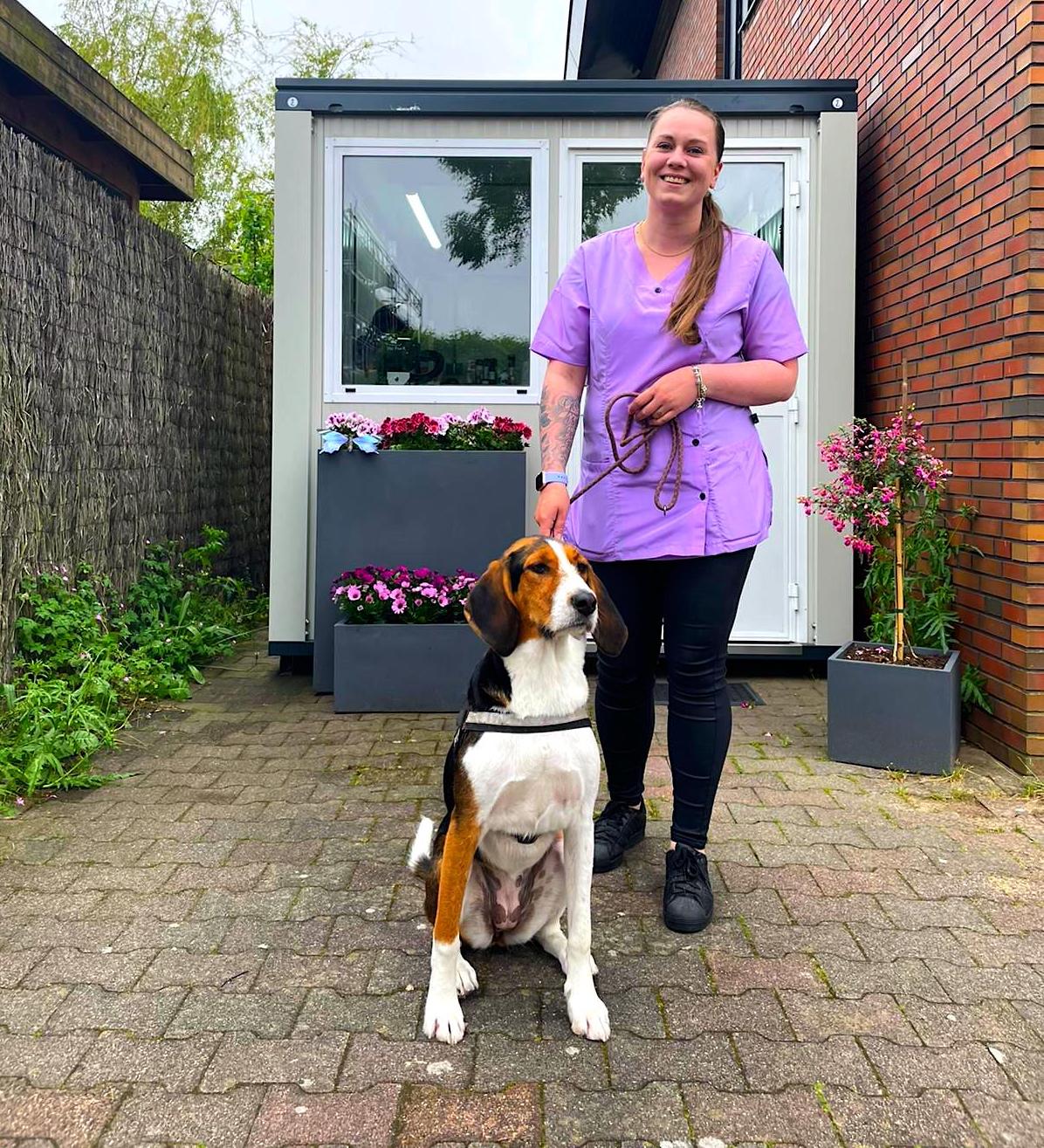 Slider afbeelding: Lou lou (een Amerikaanse Foxhound) en ik
